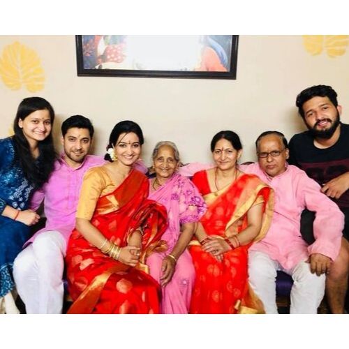 Meenakshi Kandwal Family Picture