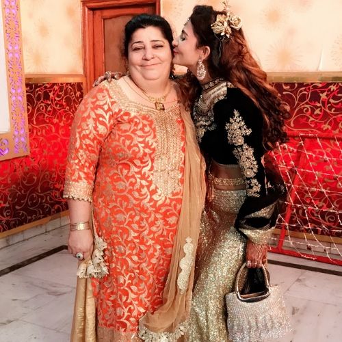 Neetu Wadhwa with mother