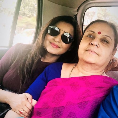 Chhavi Pandey (Actress) with mother geeta pandey