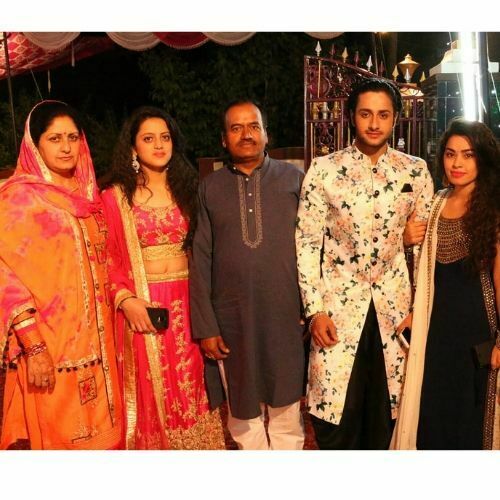 Savi Thakur with Family