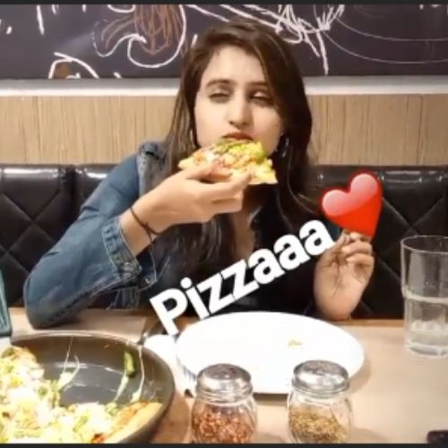Shiva love Pizza