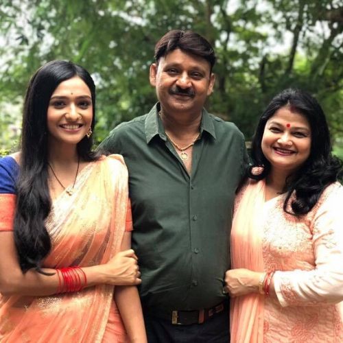 Aishwarya Khare Parents