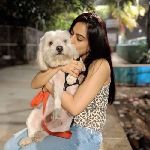 Aksha Pardasany with pet dog