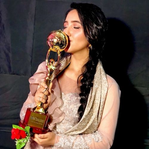 Ashnoor Kaur with Award