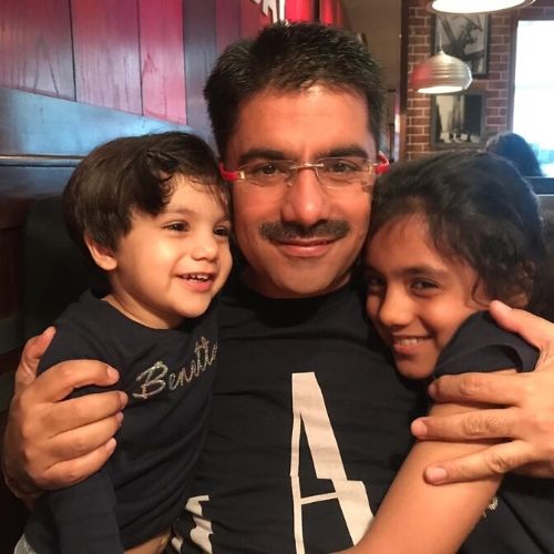 Rohit Sardana with his Daughters
