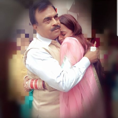 Parul Chauhan Father
