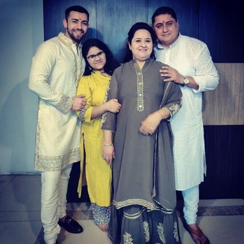 Mahir Pandhi Family