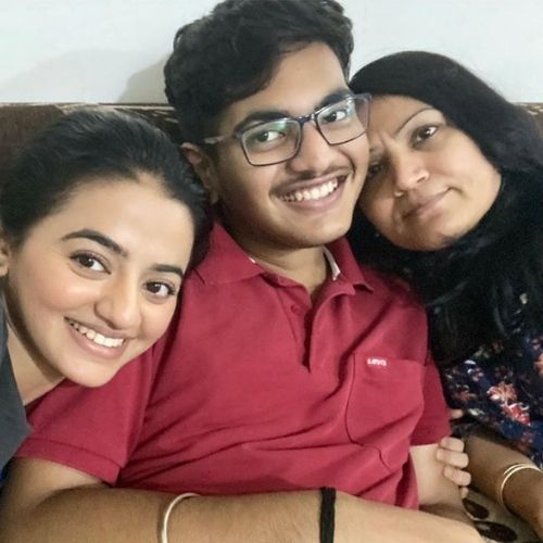 Helly Shah Brother and Mother