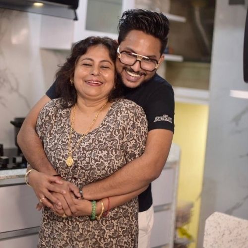 Jaan Kumar Sanu with Mother