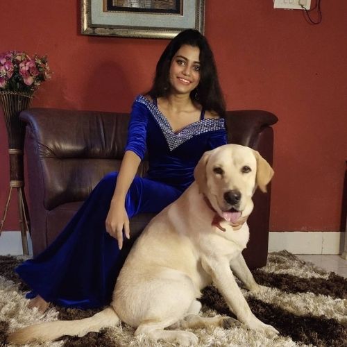 Shivangi Roy with Dog
