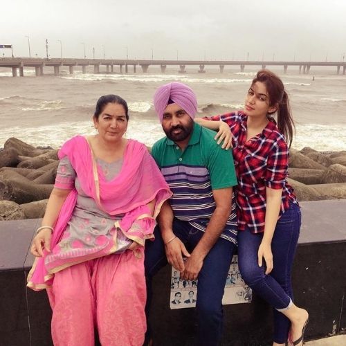 Drishtii Grewal with Family (Father and Mother)