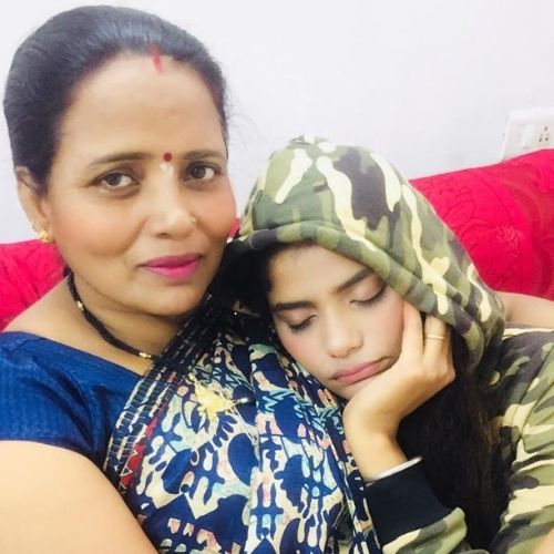 Shalini Singh with Mother