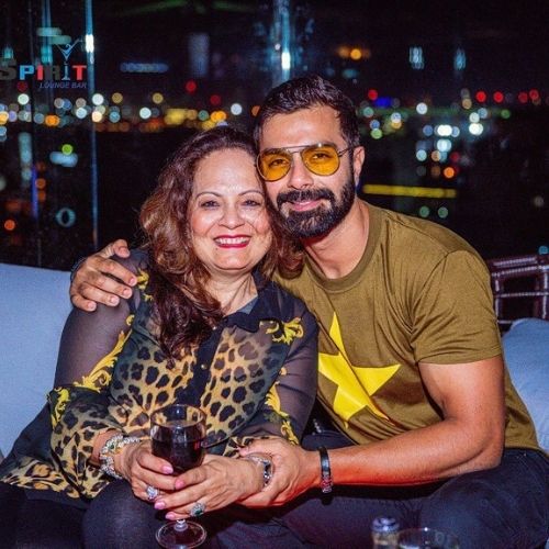 Ashmit Patel with Mother