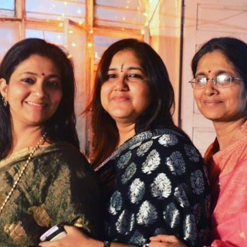 Kanupriya Pandit with Sisters