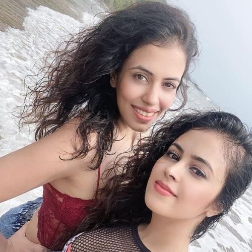 Shobhita Rana with Sister