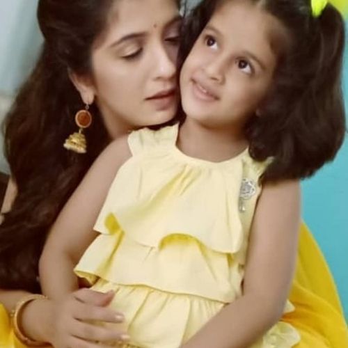Snehlata Vasaikar with Daughter
