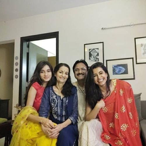 Kanupriya Gupta with Father, Mother and Sister