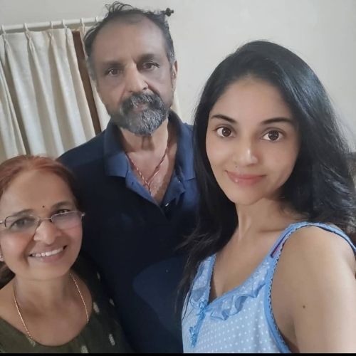 Sanam Shetty with Parents