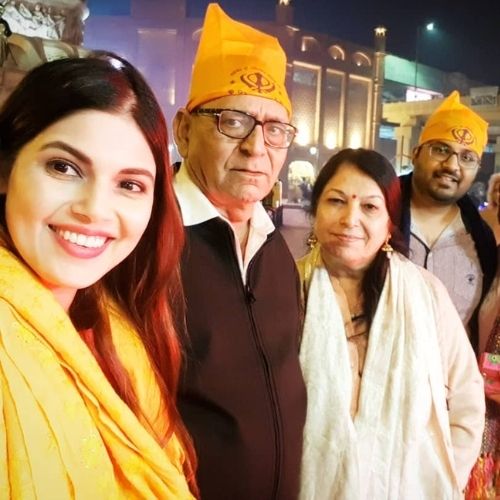 Shubhi Ahuja with Family