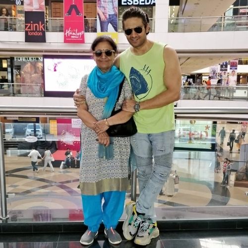 Gaurav Khanna with Mother