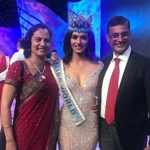 Manushi Chillar Parents