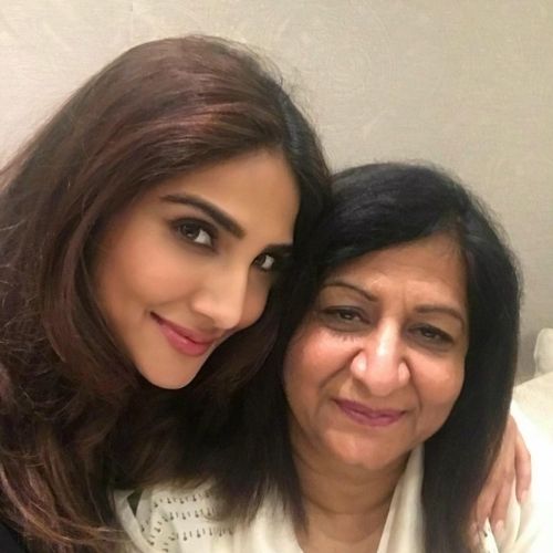 Vaani Kapoor with Mother