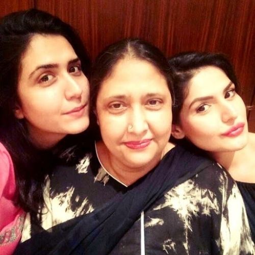  Zareen Khan with Mother and Sister