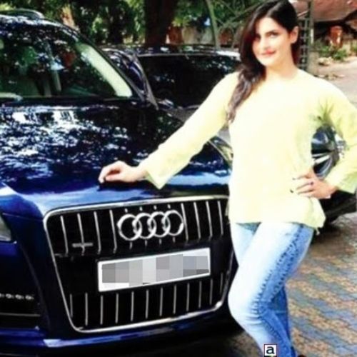 Zareen Khan with her  Audi Q7