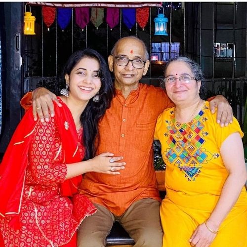 Sayali Sanjeev with Her Father and Mother