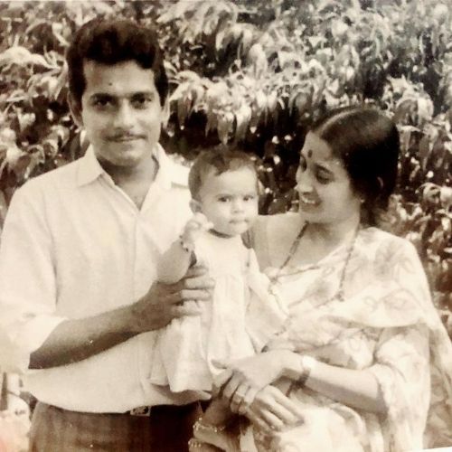 Manasi Joshi Roy with Parents