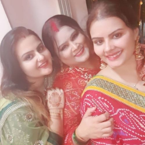 Mithila Purohit with Mother and Sister