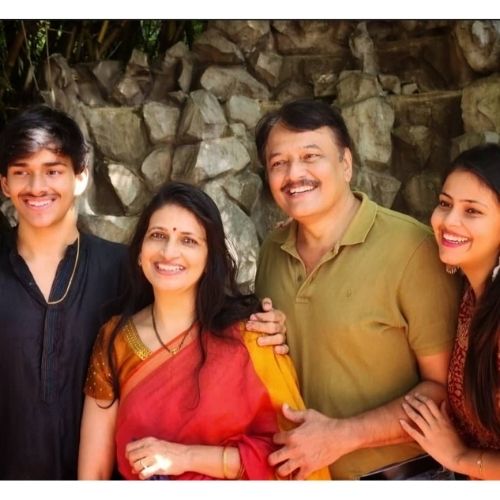 Saaniya Chaudhari with Parents and Brother