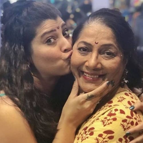 Tejaswini Pandit with Mother