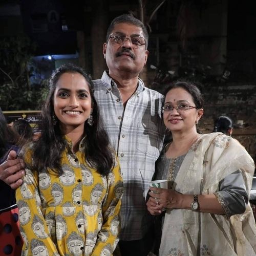 Aetasha Sansgiri with Parents