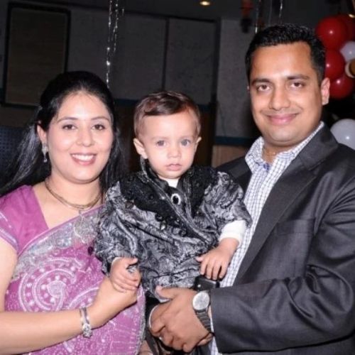 Vivek Bindra with wife and children