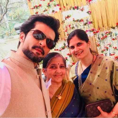 Raqesh Bapat with Mother and Sister