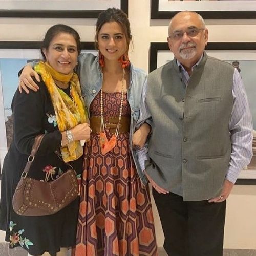 Ridhi Dogra with Parents