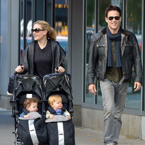 Stephen Moyer and Anna Paquin with Children