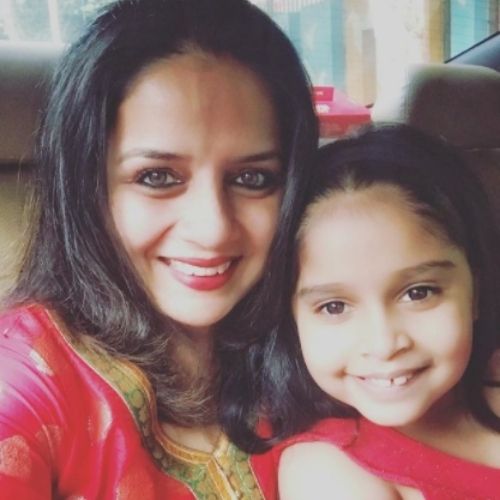 Chinmay Mandlekar wife with daughter