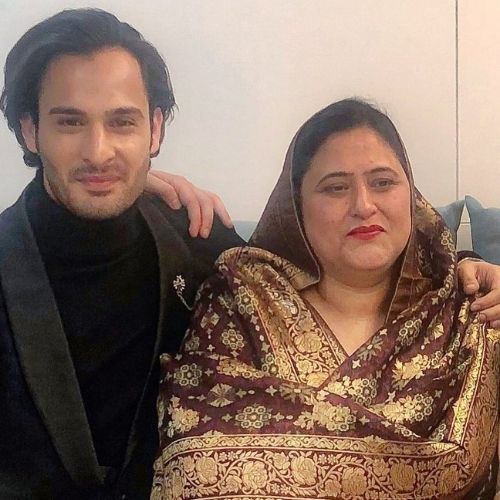 Umar Riaz with His Mother