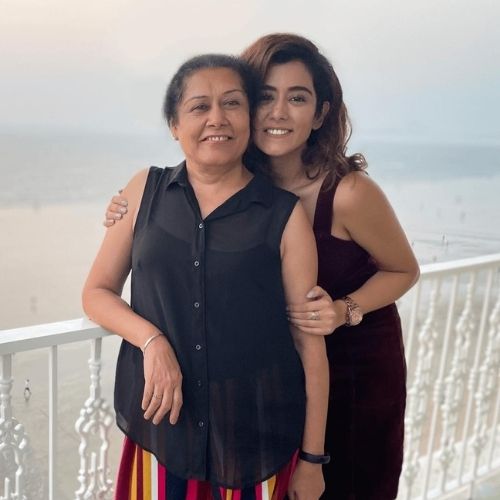 Jonita Gandhi with Her Mother
