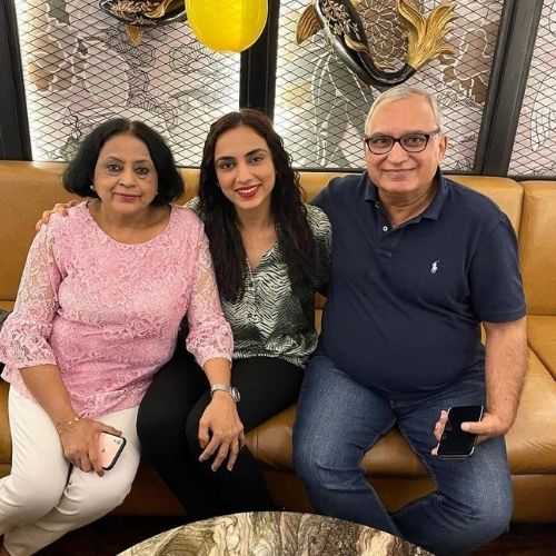 Malika Malhotra with Parents