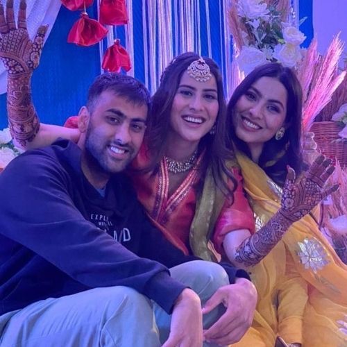 Sheetal Thakur with Her Brother and Sister