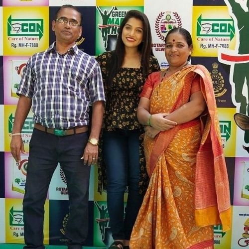 Jahnavi Killekar with Parents