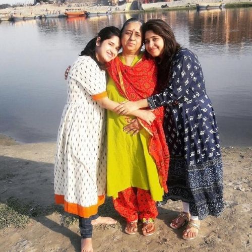 Neha Narang with Mother and Sister