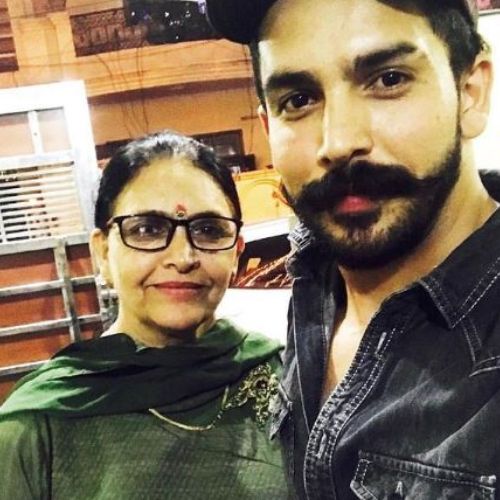 Shehzada Dhami with Mother