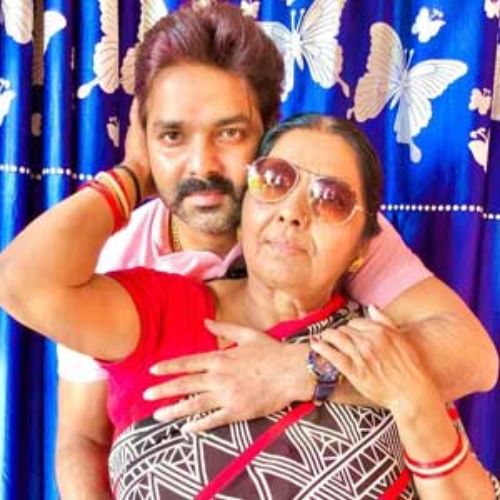 Pawan Singh with Mother