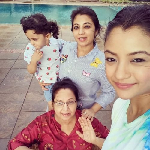 Shruti Rawat with Mother and Sister