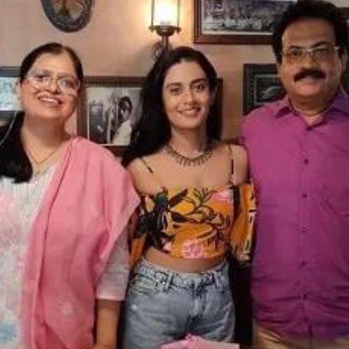 Sonal with her mother & father