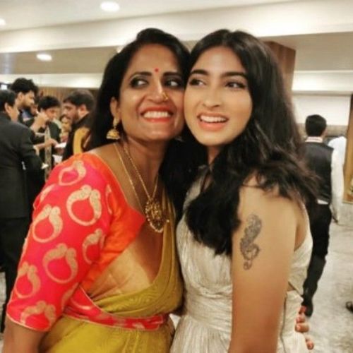 Sanya Iyer with mother